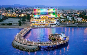 AZURA DELUXE RESORT & SPA (2 foto / 10)