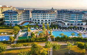 COMMODORE ELITE SUITES & SPA (1 фото из 10)