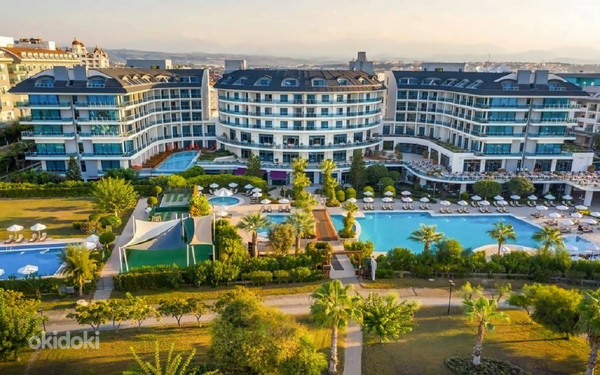 COMMODORE ELITE SUITES & SPA