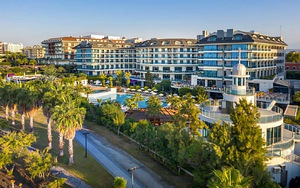 COMMODORE ELITE SUITES & SPA (4 фото из 10)