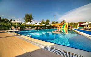 COMMODORE ELITE SUITES & SPA (5 фото из 10)