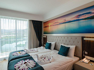 THE LUMOS DELUXE RESORT HOTEL & SPA (1 foto / 24)