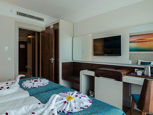 THE LUMOS DELUXE RESORT HOTEL & SPA (2 foto / 24)
