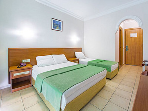 ALAADDIN BEACH HOTEL (10 foto / 10)