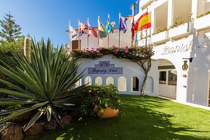 REGENCY TORVISCAS APARTMENTS AND SUITES (3 foto / 10)