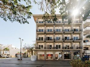 REVERON PLAZA (1 foto / 10)