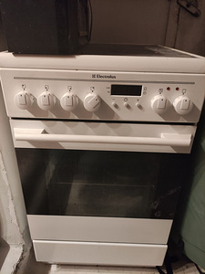 Электрическая плита Electrolux (2 фото из 3)
