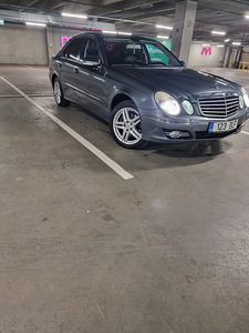 Mercedes-Benz E320 4Matic 165kw (2 foto / 8)