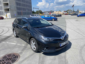 Toyota Camry Hybrid LPG. Toyota Auris Hybrid LPG
