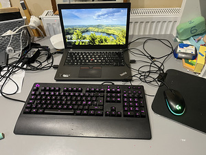 Sülearvuti lenovo koos klaviatuuri ja hiirega (1 foto / 3)