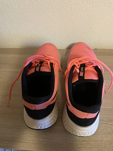 Erkroosad Nike Revolution tossud 38,5nr (2 foto / 6)