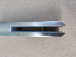 Alumiiniumist piirdetoendihoidik 400×60 mm (6 foto / 8)