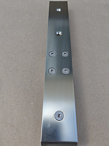 Alumiiniumist külgkinnitused piirdepaneelile 400 × 60 mm (2 foto / 8)
