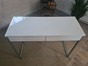Laste kirjutuslaud (2 foto / 4)