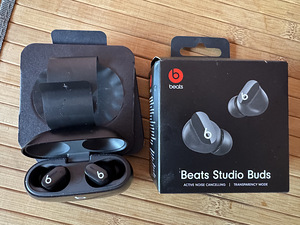 Наушники Beats Studio Buds (черные) (2 фото из 2)