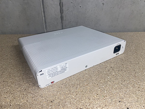 Switch Cisco 2960CG-8TC-L (2 foto / 3)