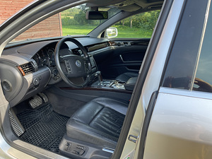 Volkswagen Phaeton (4 foto / 5)