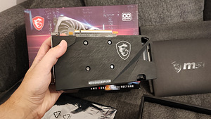 AMD Radeon RX 6600 XT (3 foto / 3)