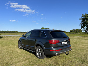 Audi Q7 Exclusive (2 фото из 15)
