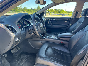Audi Q7 Exclusive (15 фото из 15)
