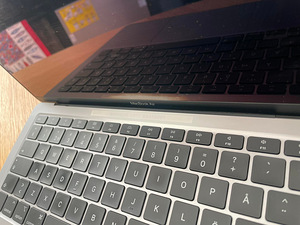 M: Macbook Air 256gb (early 2020) (2 foto / 3)