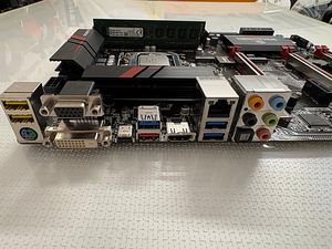 Intel i7 6700 + Gigabyte Z170 + 4GB RAM (2 foto / 8)