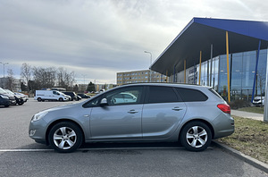 Opel Astra (6 фото из 6)