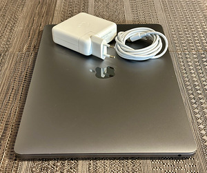 Apple Macbook Pro 13 M1 8/256GB Space Gray SWE (7 foto / 9)