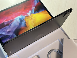 Apple iPad Pro 11 2020 128GB WiFi+Cellular SpG v heas korras (3 foto / 9)