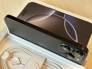 Apple iPhone 16 Pro Black Ti 128GB heas korras! Aku 100% (3 foto / 9)