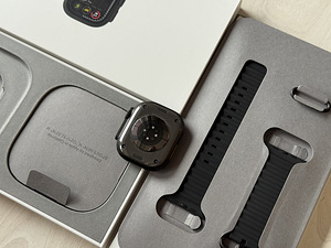 Apple Watch Ultra 2 49mm Black Ti Black Ocean Band nagu uus! (4 foto / 8)