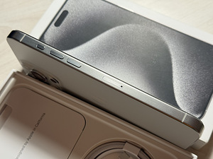 Apple iPhone 15 Pro Max 256GB White Ti, nagu uus! Aku 99% (2 foto / 9)