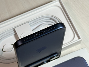 Apple iPhone 17 Pro Deep Blue 256GB kuu aega vana (5 foto / 8)