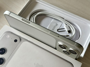 Apple iPhone 17 Pro Max Silver 256GB, аккумулятор 100%, гара (3 фото из 9)