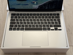 Apple Macbook Air 13 M4 16/256GB Silver ENG/RUS как новый! (3 фото из 8)