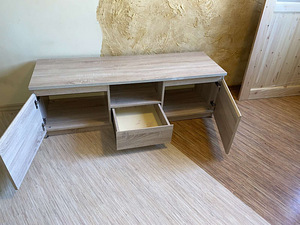 Тумбочка под телевизор 140*45*45см (2 фото из 2)