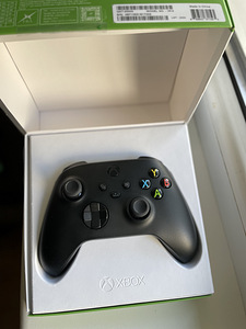 Контроллер Xbox Series X (5 фото из 5)