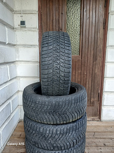 235/45/17 Michelin X-Ice North 3