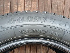 205/60/16 Goodyear UltraGrip Artic 2 (3 foto / 3)