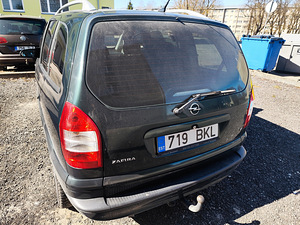 Opel Zafira (4 foto / 5)