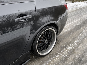 BMW e60 M-style (8 foto / 10)
