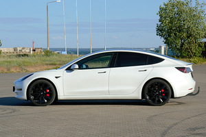 Model 3 360 kw, 75kwh long range, dual motor performance (4 foto / 10)
