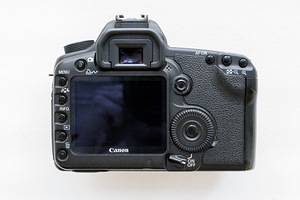 Canon EOS 5D Mark II (body) peegelkaamera kere (2 foto / 4)