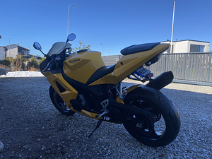 Triumph Daytona 650 2005 (7 foto / 8)