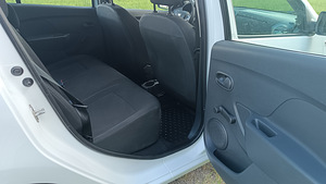 Dacia Sandero (7 foto / 9)
