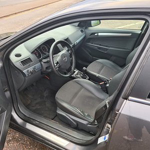 Opel Astra 2.0 Turbo (8 foto / 11)