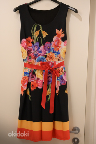 Платье с цветочным принтом н. С (фото #1)