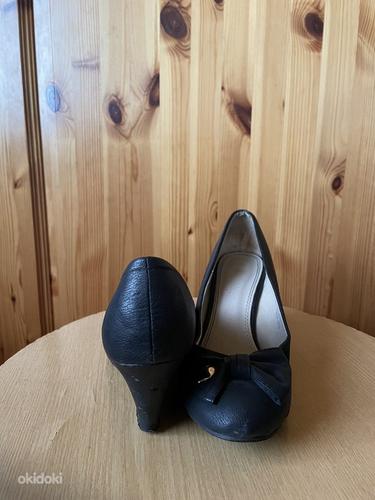 Musta värvi naiste kingad suuruses 38 (foto #2)