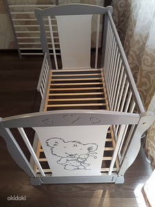 Детская кроватка (2 фото из 3)