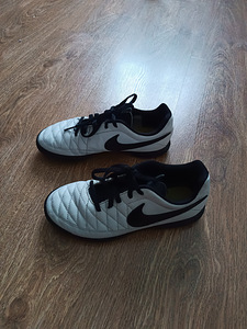 Nike jalgpalli saaliputsad nr.34, stp.21cm (1 foto / 5)